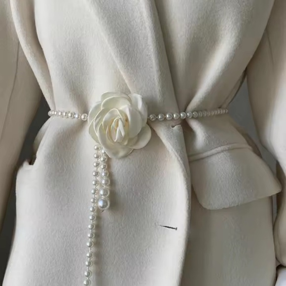 Pearl Camellia Waist Belt - Picture 5 of 8